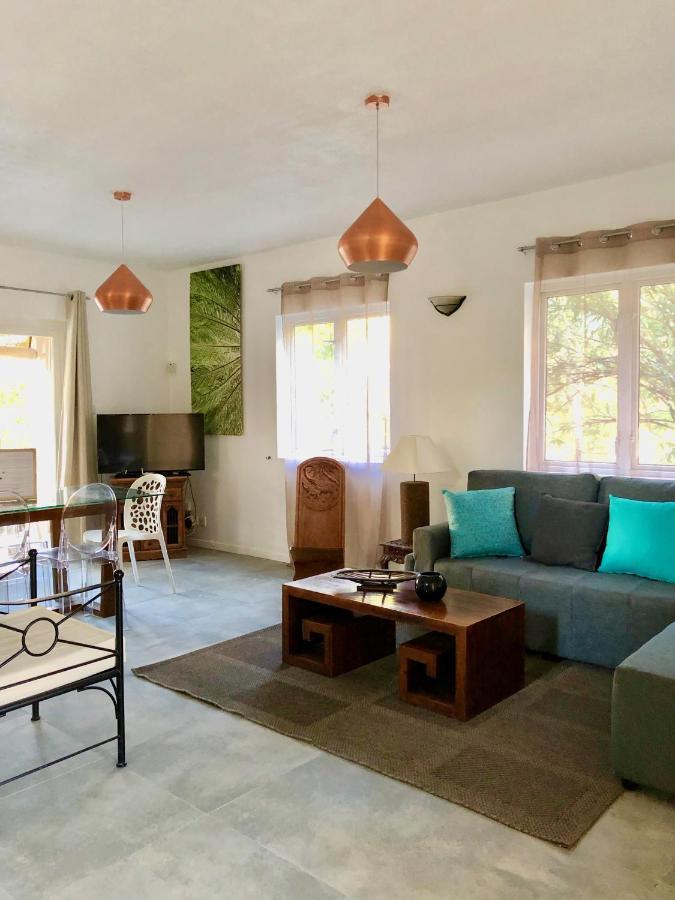 Beachfront Villa In A Beautiful And Secured Complex Flic-en-Flacq Kültér fotó